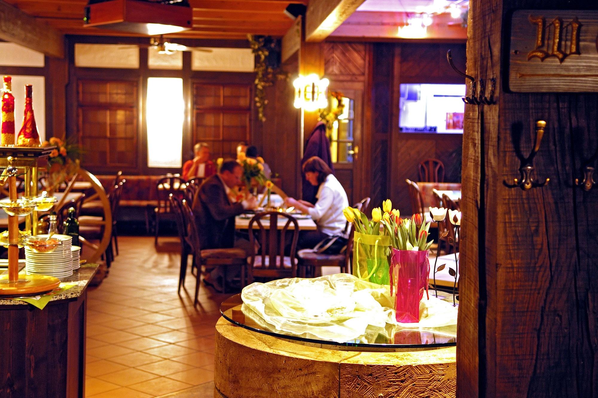 Brauhaus Zum Loewen Hotell Mühlhausen Exteriör bild